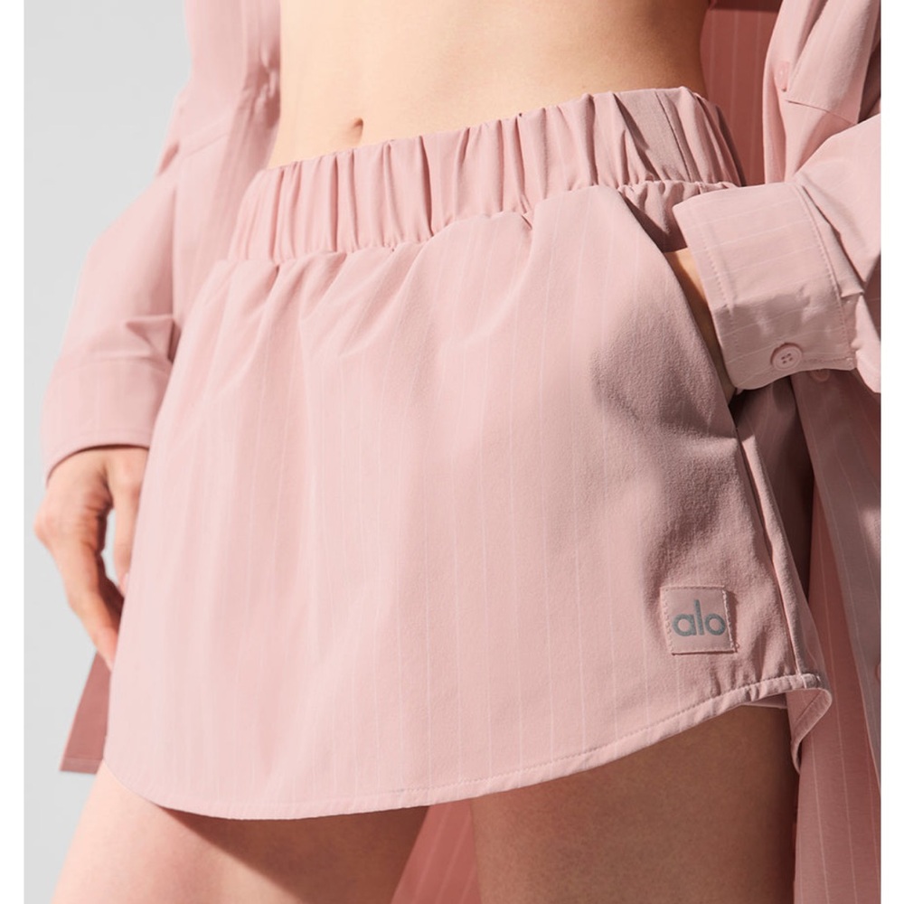 ALO Yoga Light Pink Skort with Subtle Stripe and Logo
